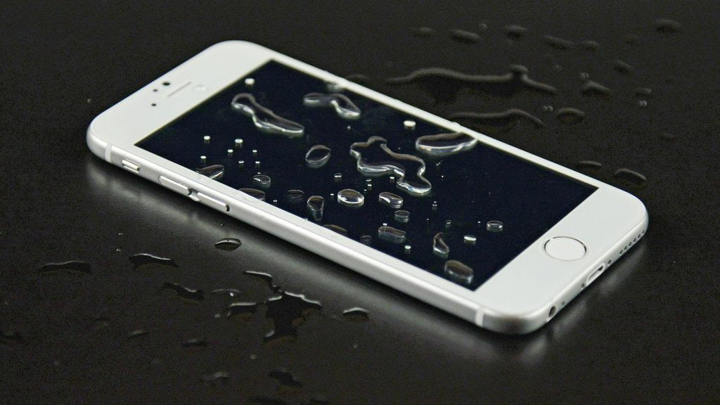 Symptoms of iPhone water damage