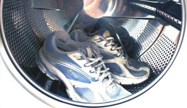 how to wash dirty sneakers in a washing machine