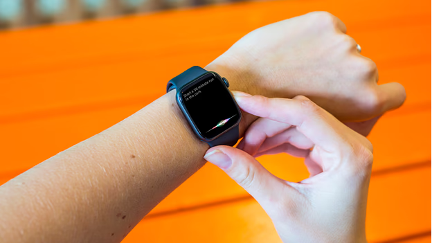 how to use siri on apple watch