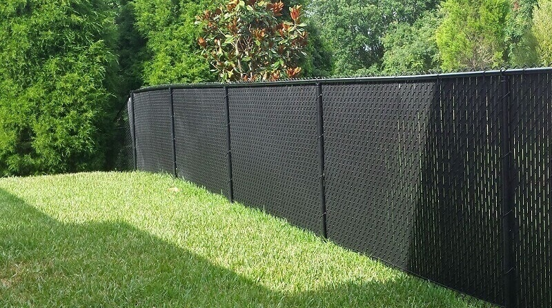 how to trim a lawn with a chain-link fence