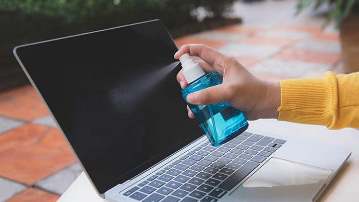 How to clean a MacBook screen