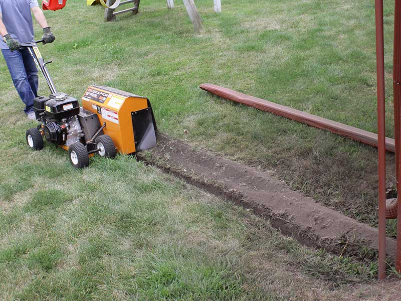 How to make a trench with an edger in your garden - 4 easy steps